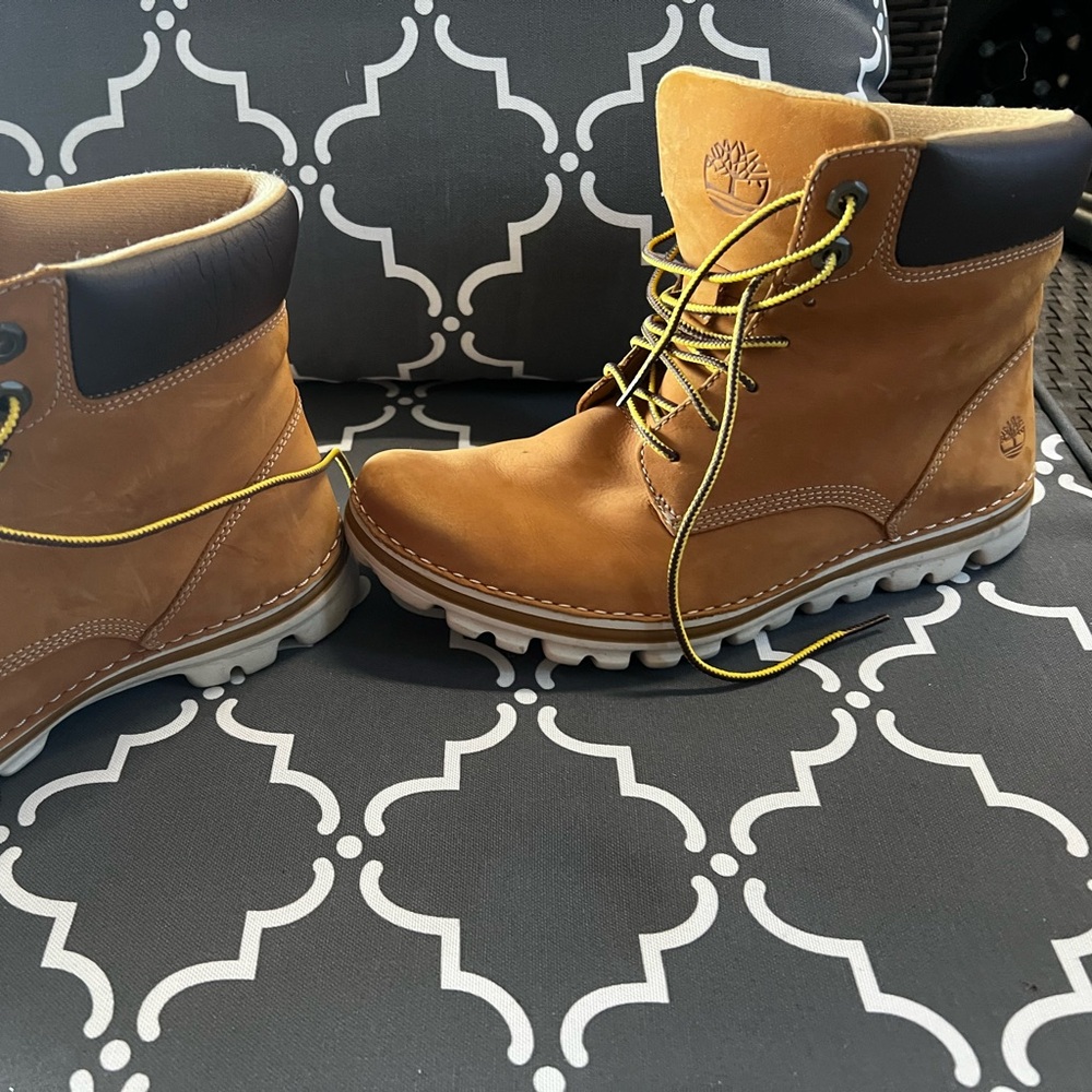 Timberland Women’s Tan Boots - size 7